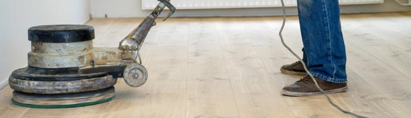 Wat kost een houten vloer schuren?, dat ligt er aan wat voor vloer het is.